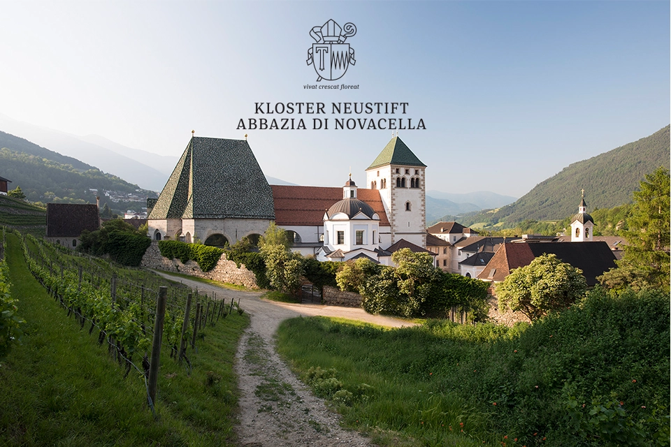 Abbaye Kloster Neustift et vignobles en arrière-plan